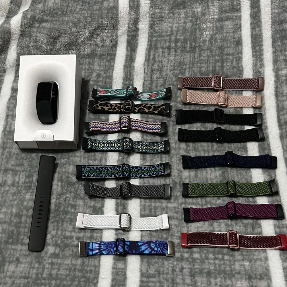 Fitbit Charge 6 with additional bands - Picture 1 of 12